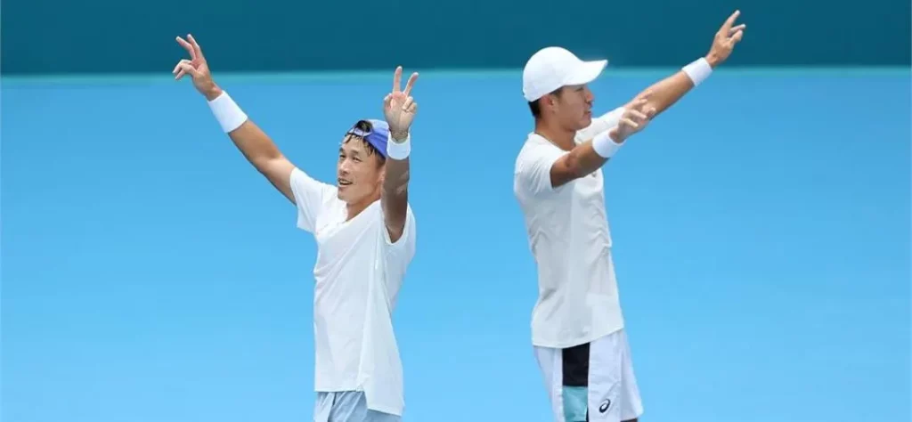 莊吉生、許育修拿下杭州亞運網球男子雙打金牌／圖片來源：Yahoo!奇摩新聞