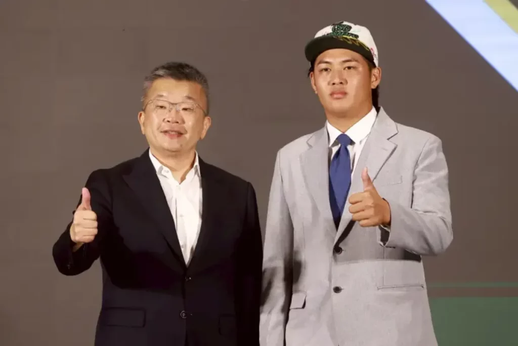 台鋼雄鷹選進韋宏亮成為 2025 中職選秀狀元,補足投手戰力