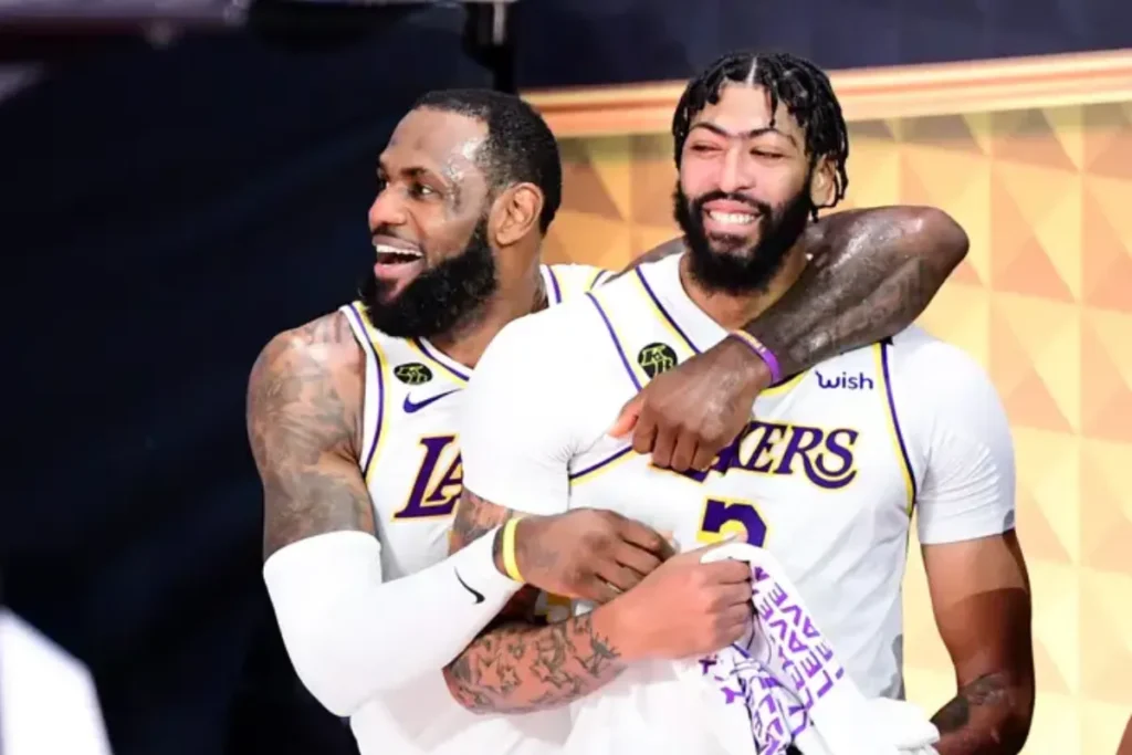 LBJ + AD 在疫情期間時,泡泡園區內奪得冠軍