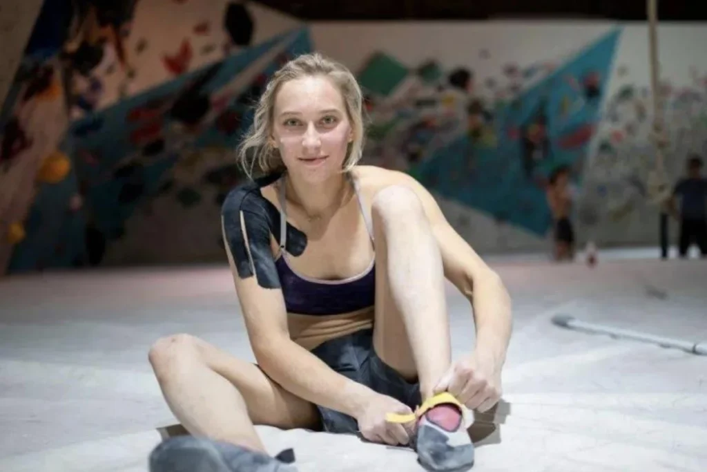 Janja Garnbret 從小熱愛攀爬,投入競技攀岩後闖出一片天